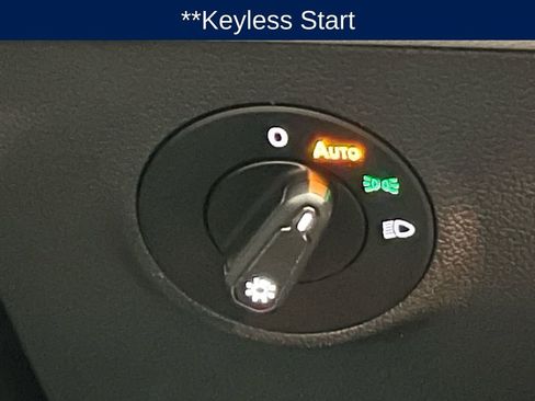 Used 2024 Volkswagen Taos SE image 15