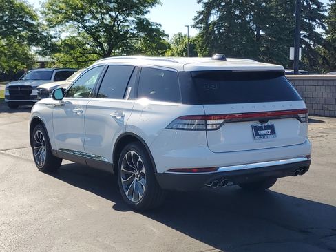 New 2026 Lincoln Aviator AWD image 3