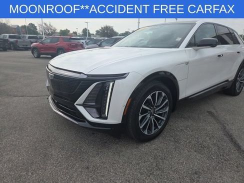 Used 2024 Cadillac Lyriq Sport RWD image 8