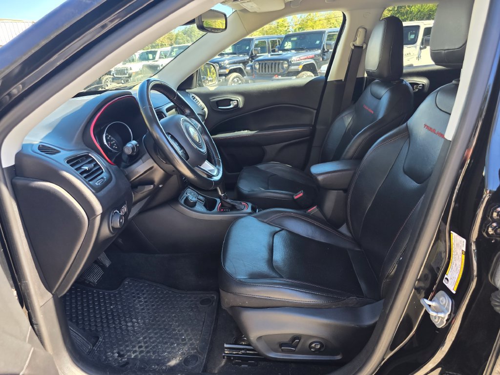 Used 2019 Jeep Compass Trailhawk w/ Leather Interior Group AWD/4WD image 4