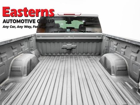 Used 2023 Chevrolet Silverado 1500 LT AWD/4WD image 9