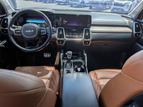 Used 2022 Kia Sorento SX Prestige w/ Rust Color Package AWD/4WD image 27