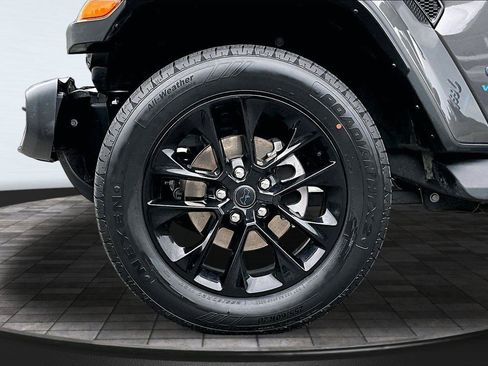 Used 2025 Jeep Wrangler Unlimited Sahara AWD/4WD image 9