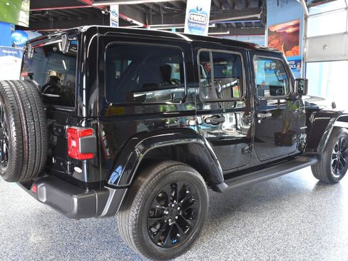 Used 2023 Jeep Wrangler Unlimited Sahara AWD/4WD image 3