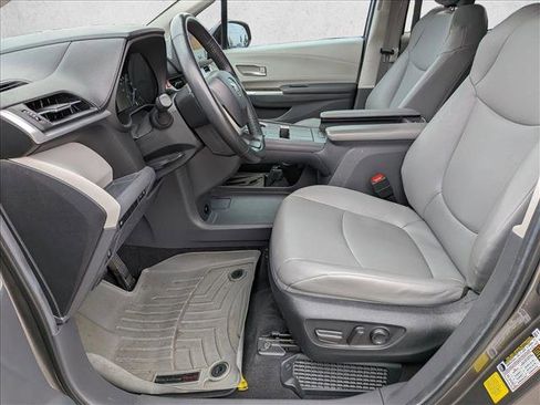 Used 2024 Toyota Sienna XLE image 17