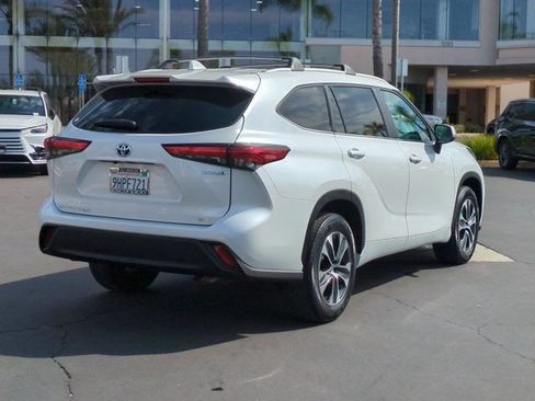 Used 2023 Toyota Highlander XLE FWD image 5