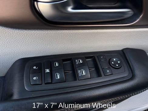 Used 2022 Chrysler Voyager LX FWD image 12