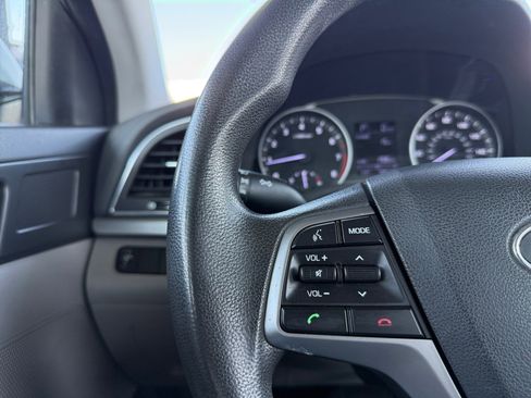 Used 2017 Hyundai Elantra SE FWD image 19