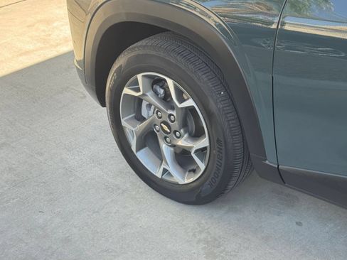Used 2025 Chevrolet Trax LT FWD image 30