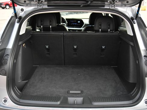 Used 2025 Chevrolet Trax LT w/ LT Convenience Package FWD image 40