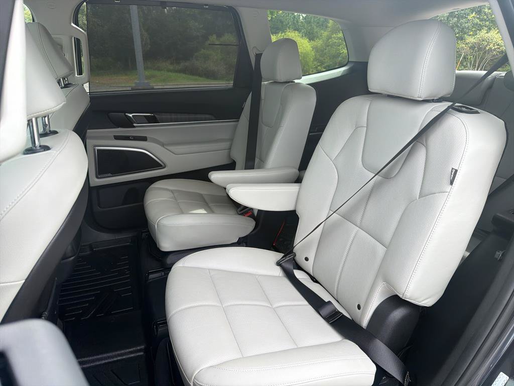Used 2025 Kia Telluride EX w/ EX Captain's Chair Package AWD/4WD image 27