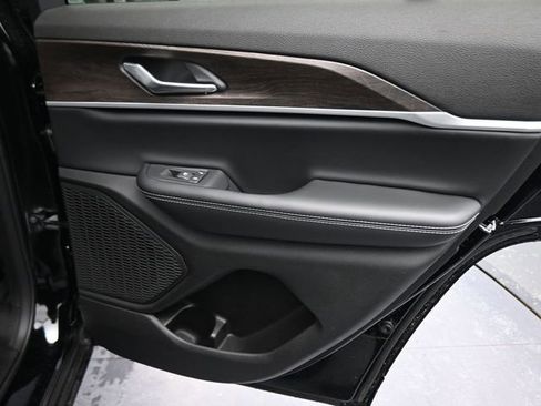 New 2026 Jeep Grand Cherokee Altitude image 24