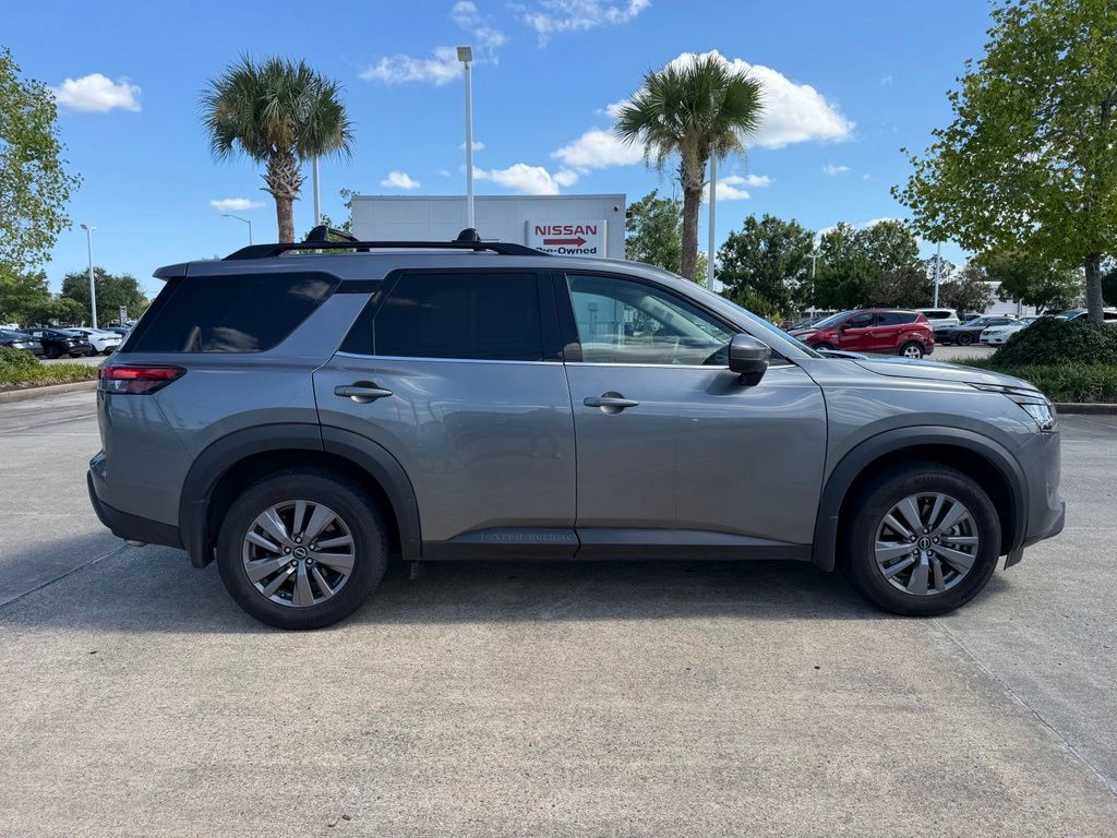 Used 2025 Nissan Pathfinder SV FWD image 3