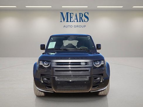 Used 2025 Land Rover Defender 110 X-Dynamic SE image 8