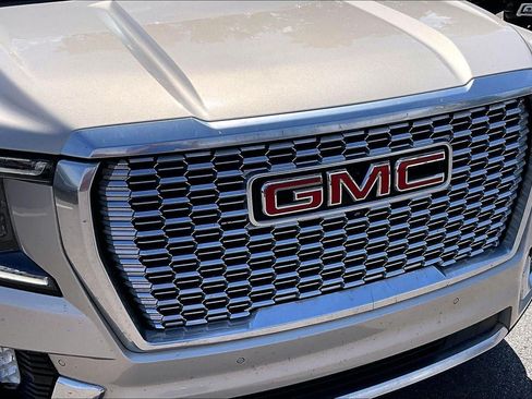 Used 2021 GMC Yukon XL Denali w/ Advanced Technology Package AWD/4WD image 28