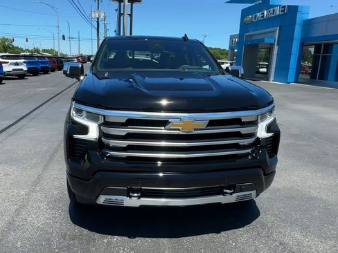 Used 2024 Chevrolet Silverado 1500 High Country w/ High Country Premium Package AWD/4WD image 3