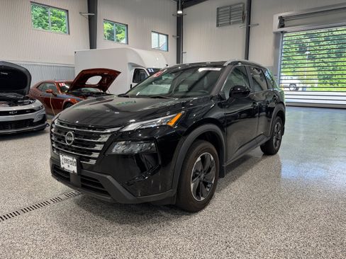 Used 2024 Nissan Rogue SV w/ SV Premium Package AWD/4WD image 1