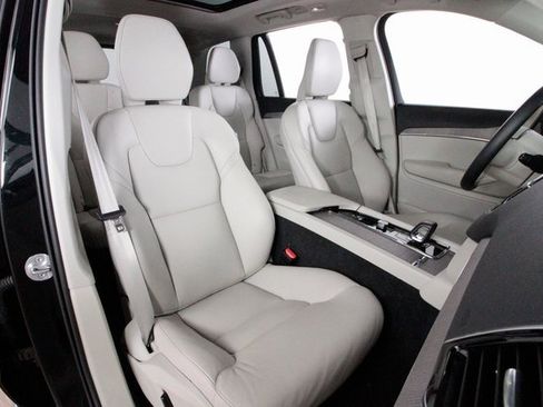 Certified 2024 Volvo XC90 B6 Plus image 19