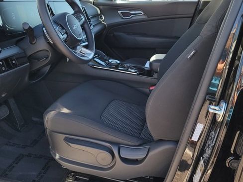 Certified 2025 Kia Sportage LX image 6