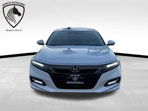 Used 2019 Honda Accord Touring image 2