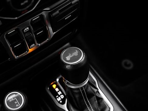 Used 2021 Jeep Wrangler Unlimited Sahara image 38