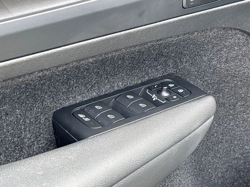 Used 2023 Volvo C40 P8 Recharge Ultimate image 27