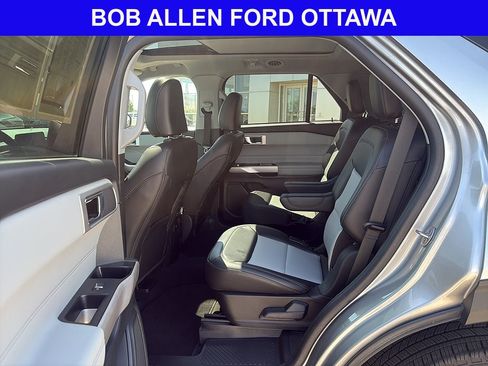 Used 2024 Ford Explorer XLT w/ Equipment Group 202A AWD/4WD image 12