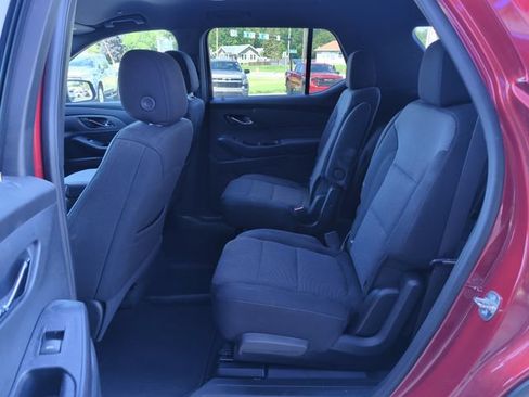 Used 2023 Chevrolet Traverse LT FWD image 19