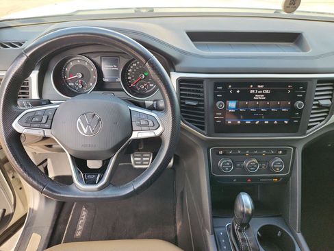 Used 2021 Volkswagen Atlas Cross Sport SE w/ Panoramic Sunroof Package FWD image 11