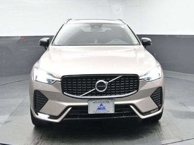 Used 2024 Volvo XC60 B5 Core w/ Climate Package AWD/4WD image 2