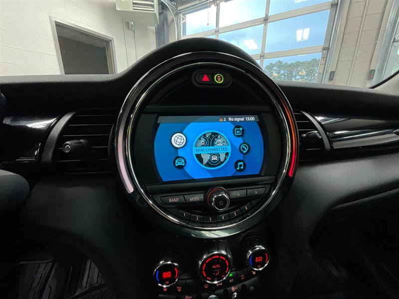 Used 2021 MINI Cooper 4-Door Hardtop w/ Premium Package FWD image 18