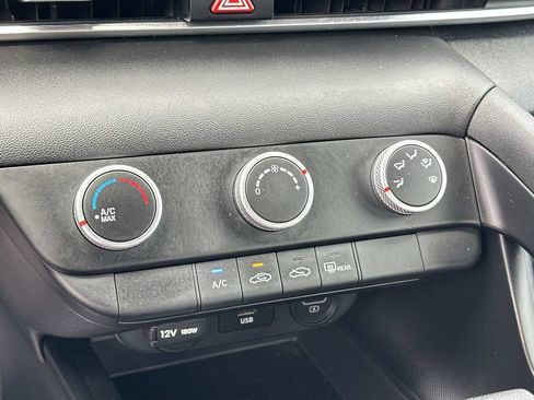 Used 2023 Hyundai Elantra SE FWD image 14