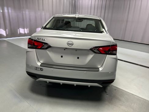 Used 2025 Nissan Versa SV image 6