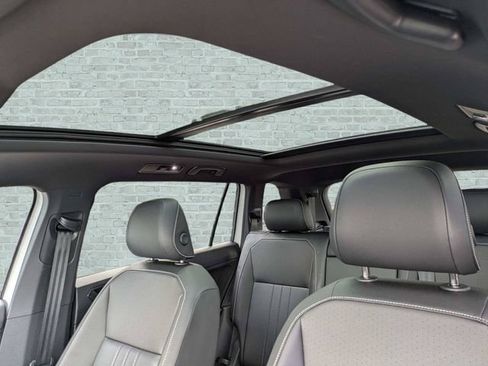 Certified 2023 Volkswagen Tiguan SE R-Line FWD image 23
