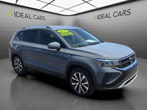 Used 2023 Volkswagen Taos SE AWD/4WD image 3
