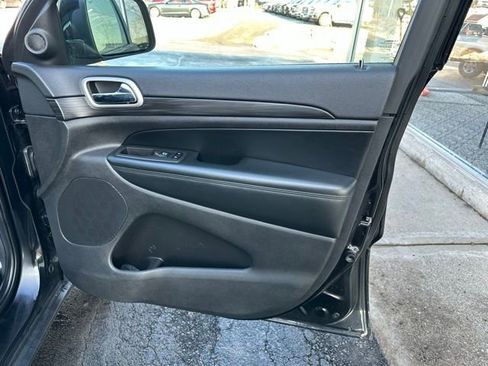 Used 2021 Jeep Grand Cherokee Laredo X AWD/4WD image 14