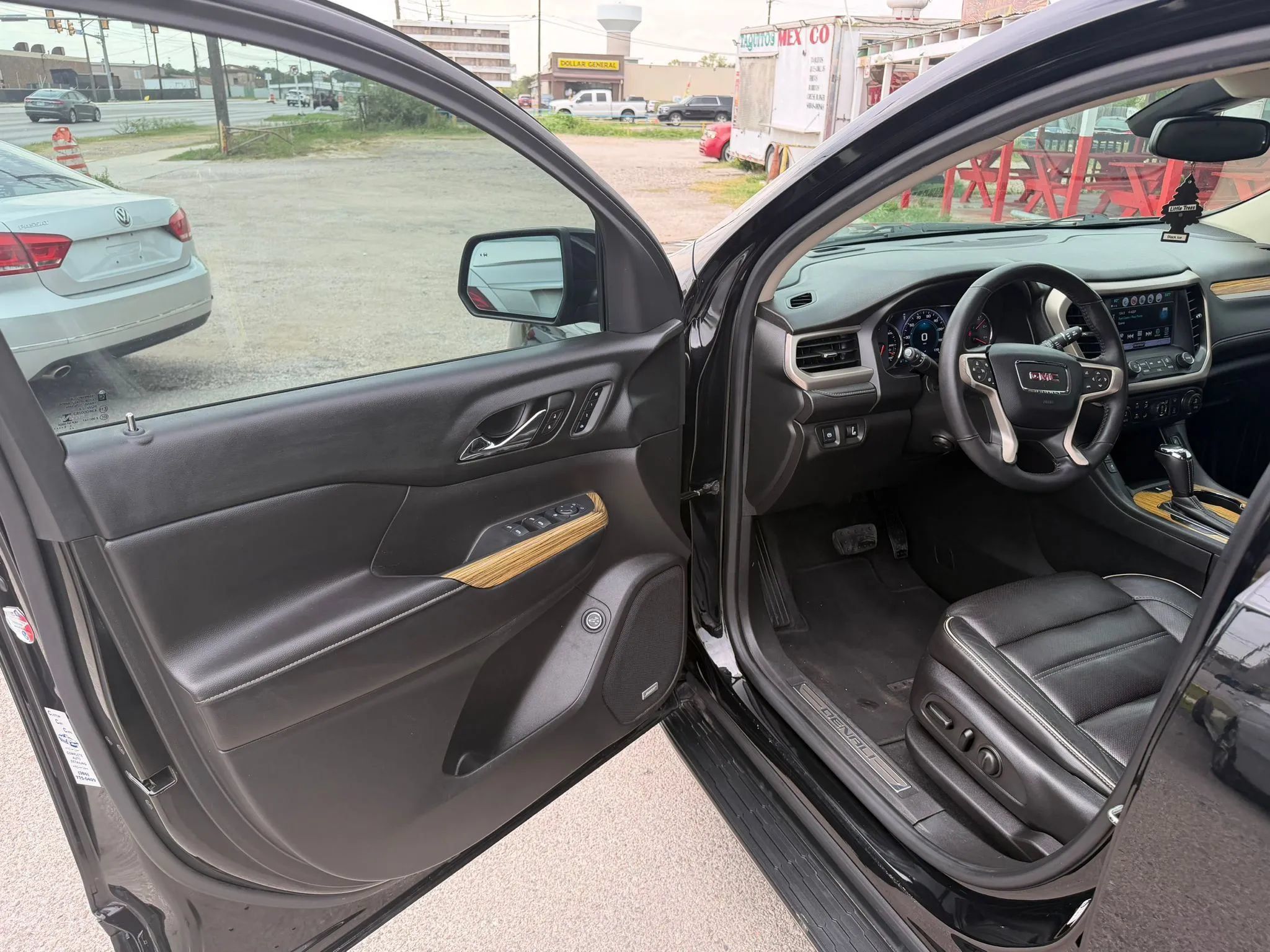 Used 2017 GMC Acadia Denali w/ Technology Package AWD/4WD image 13