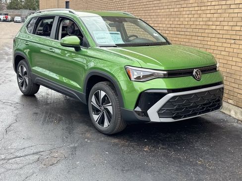 New 2026 Volkswagen Taos SE AWD/4WD image 1