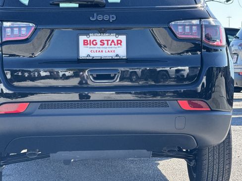 New 2026 Jeep Compass Latitude image 11