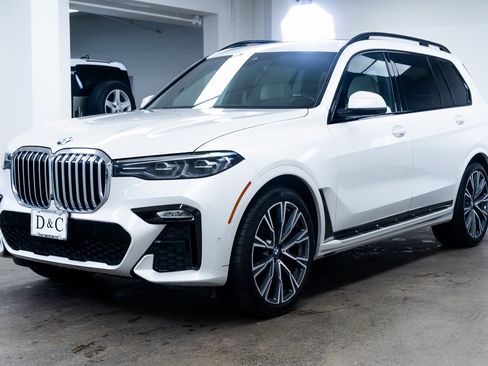 Used 2021 BMW X7 xDrive40i w/ M Sport Package image 3