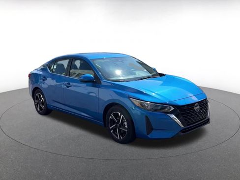 Used 2025 Nissan Sentra SV FWD image 2