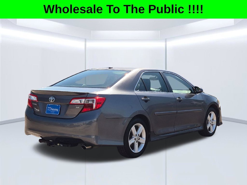 Used 2014 Toyota Camry SE w/ Moonroof Package FWD image 5