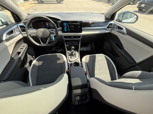 New 2026 Volkswagen Taos SE AWD/4WD image 9