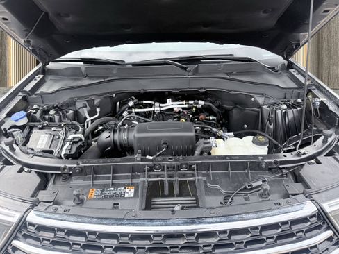 Used 2022 Ford Explorer XLT image 15