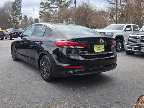 Used 2018 Hyundai Elantra SE image 4