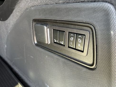 Used 2023 Cadillac Escalade ESV Premium Luxury image 19