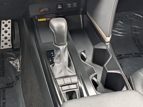 Used 2025 Toyota Camry SE image 14