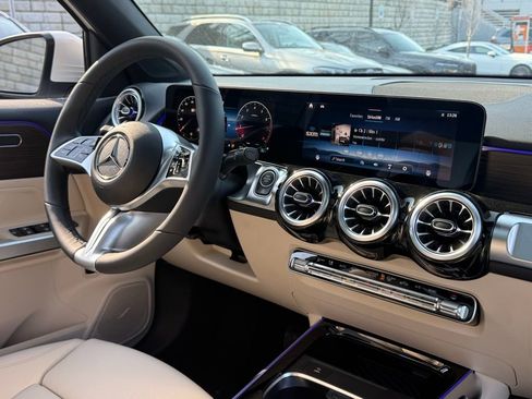 New 2026 Mercedes-Benz GLB 250 4MATIC image 21