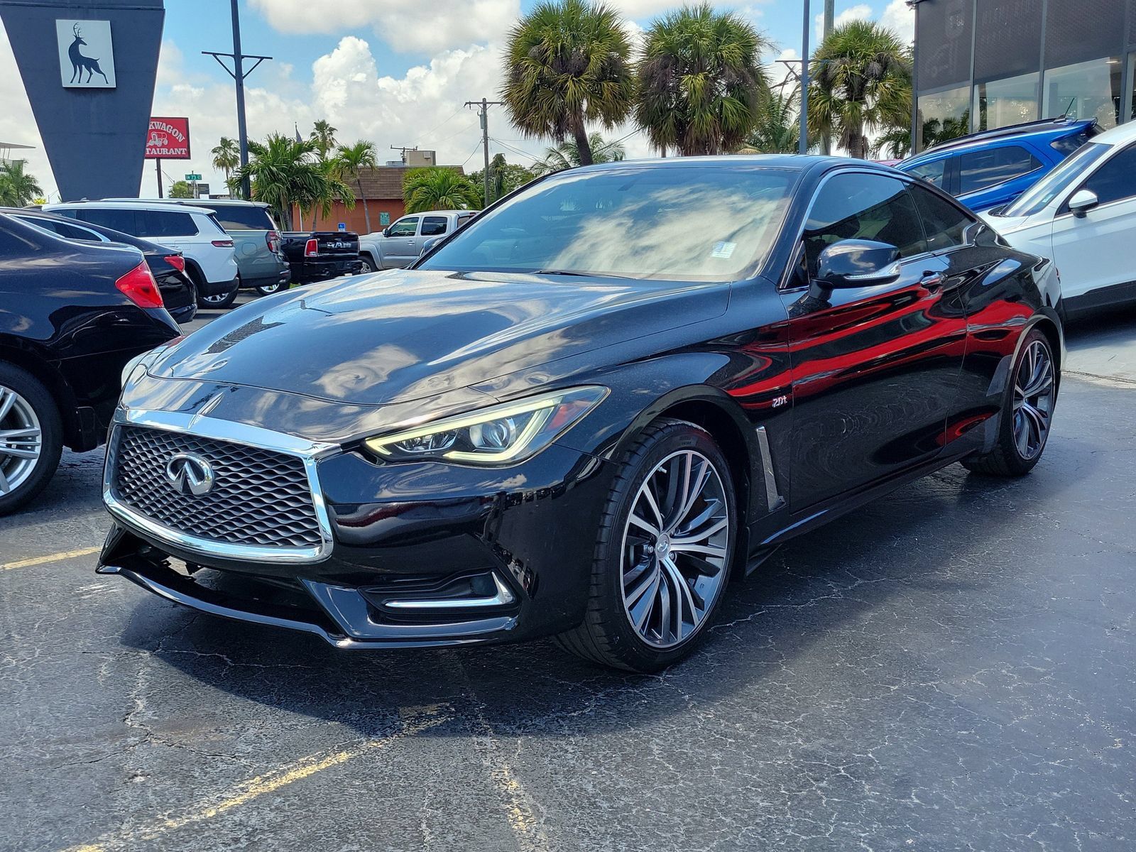 Used 2017 INFINITI Q60 2.0t w/ Moonroof Package RWD image 31