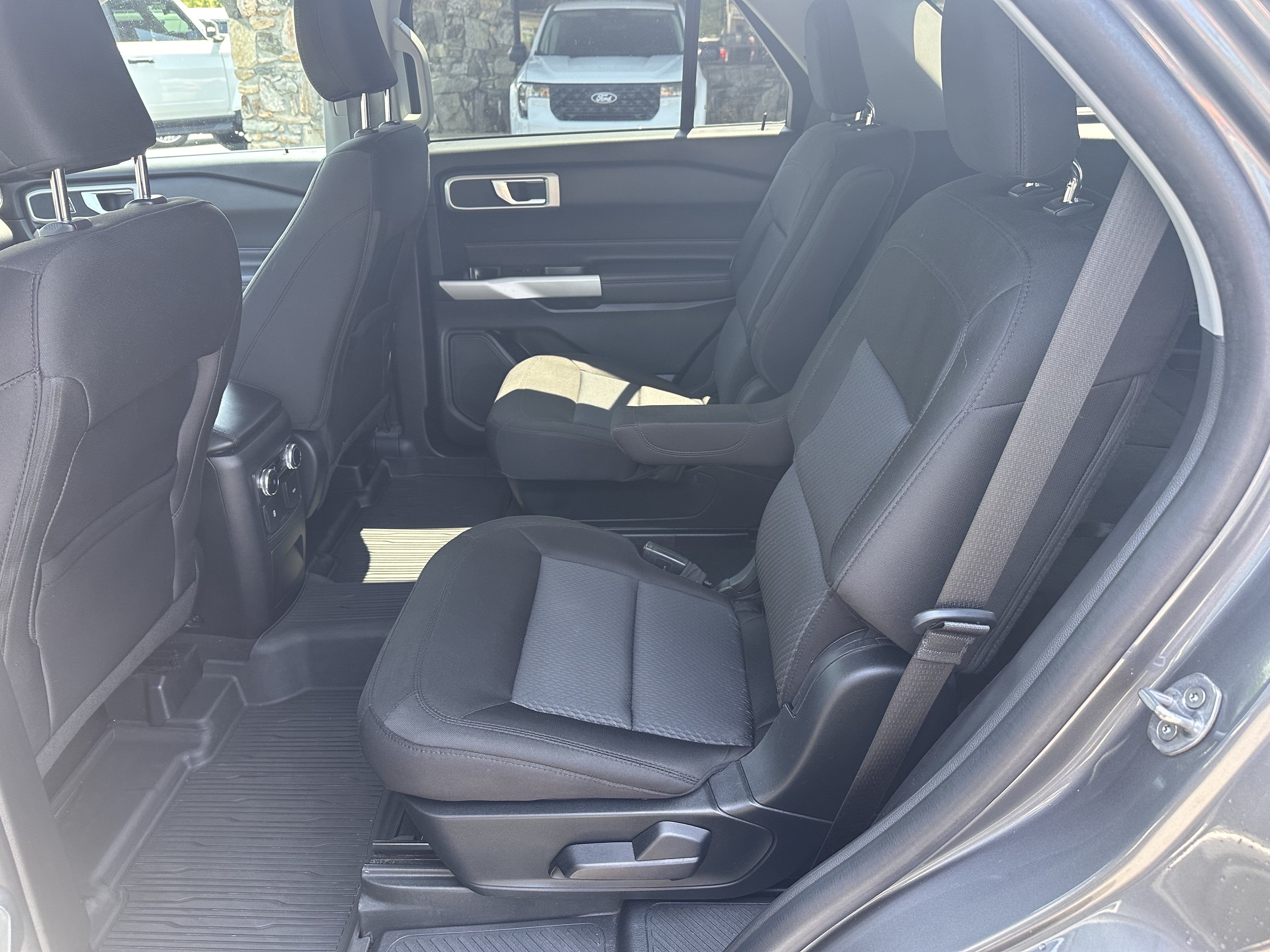 Used 2022 Ford Explorer XLT AWD/4WD image 12